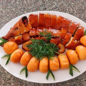 banh-hoi-thit-heo-quay-giao-hoa-cua-huong-vi-va-ky-uc