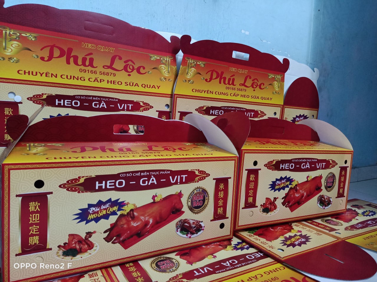 Quy cách hộp đóng gói đẹp và chuyên nghiệp tại Heo Quay Phú Lộc